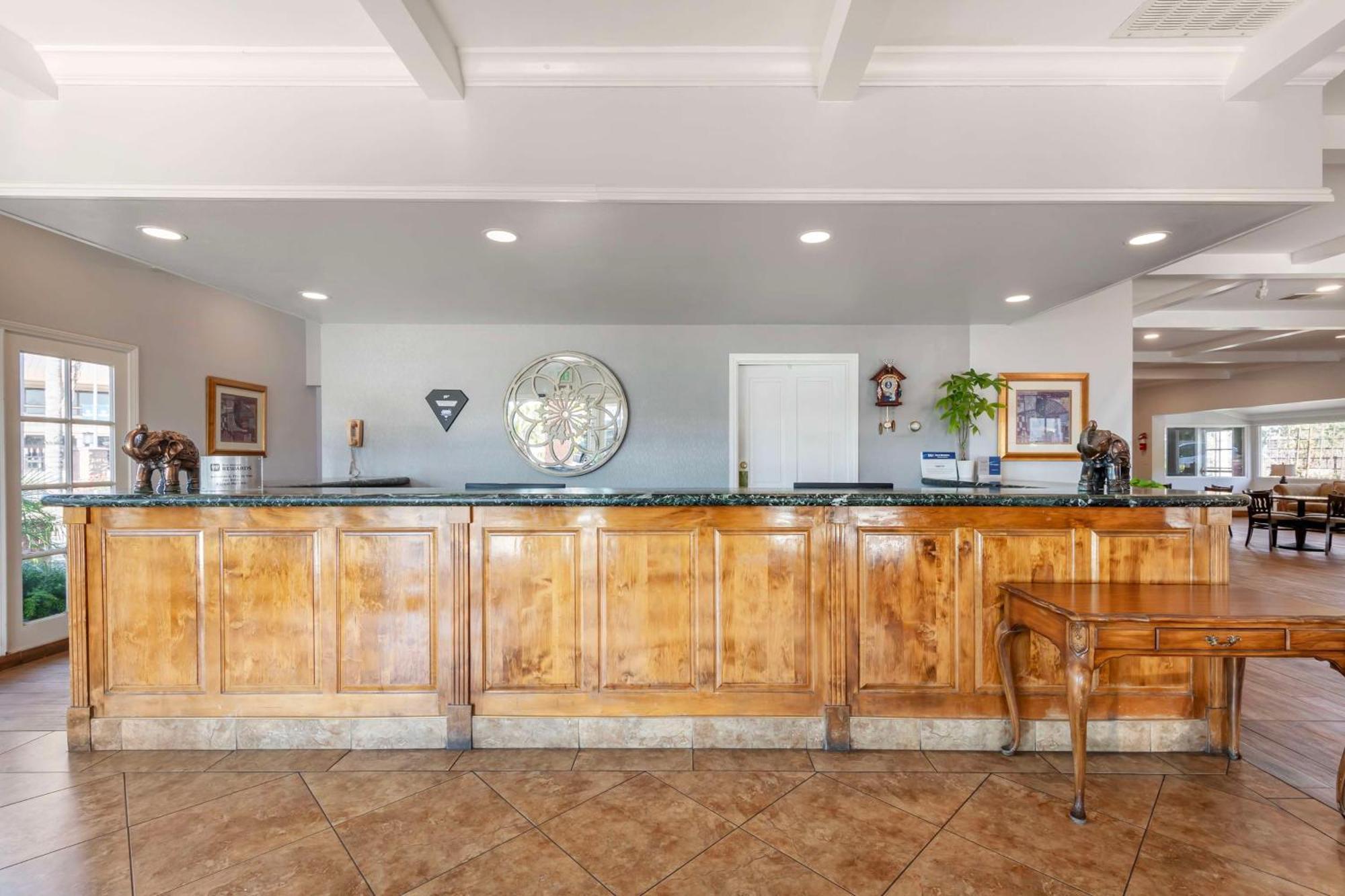 Best Western Plus Hill House Бейкерсфилд Экстерьер фото