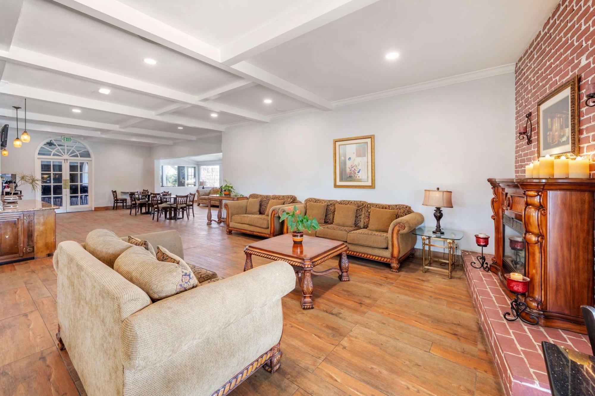 Best Western Plus Hill House Бейкерсфилд Экстерьер фото