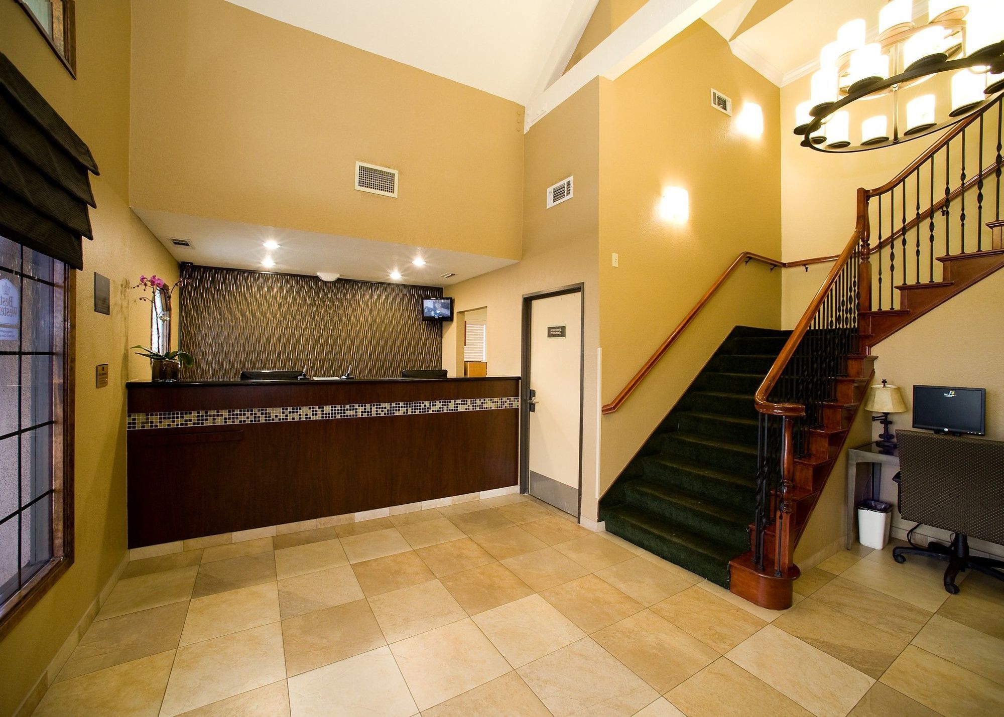 Best Western Plus Hill House Бейкерсфилд Экстерьер фото