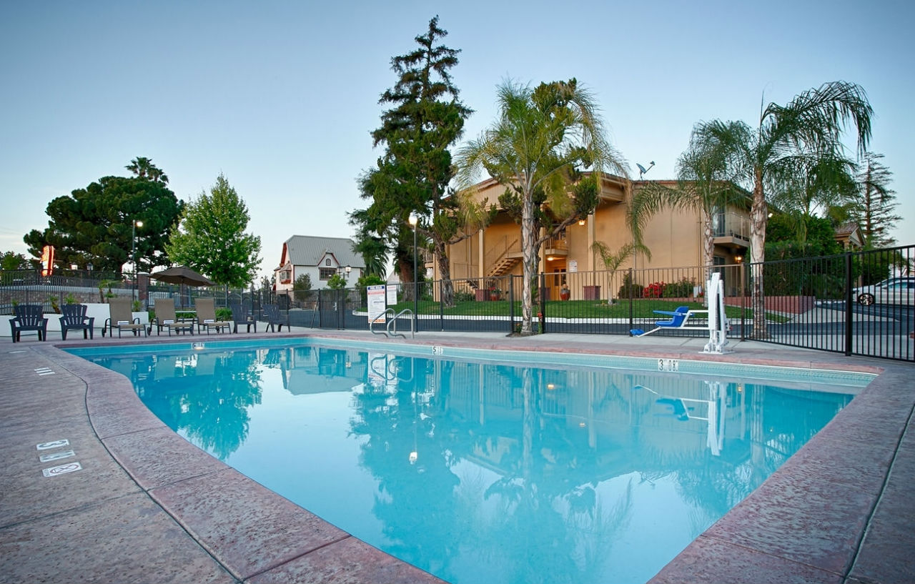 Best Western Plus Hill House Бейкерсфилд Экстерьер фото